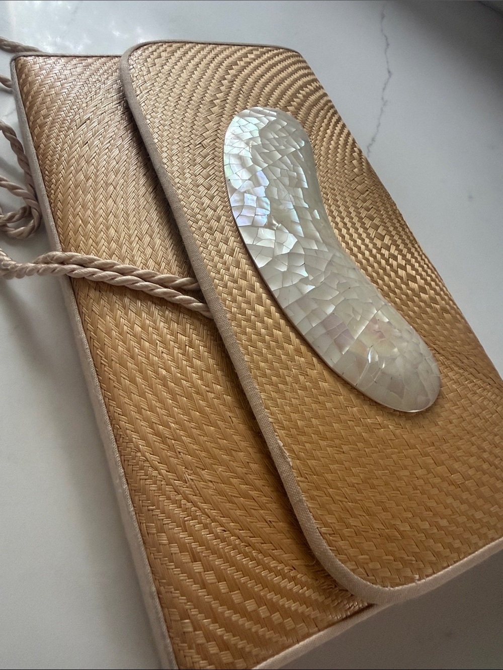 Vintage Cora Jacobs Women’s clutch with Iridescent Shell Accent natural